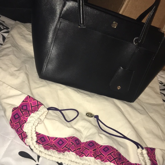 ⭐️ Tory Burch Robinson Tote ⭐️ - Picture 3 of 7